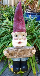 Hand Painted - Statue Gnome Welcome