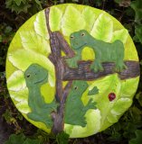 Hand Painted - Plaque Frogs and Leaves Round