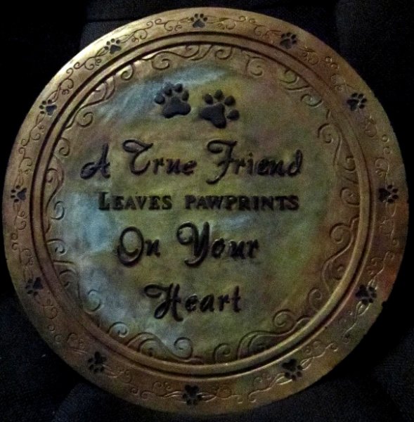 Memorial - Pet Plaque A True Freind Leaves pawprints On Your Heart Round - Click Image to Close