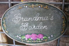 Hand Painted - Plaque Grandma's Garden