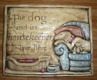 Hand Painted - Plaque The Dog And Its Housekeeper Lives Here