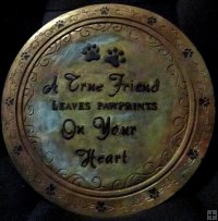 Memorial - Pet Plaque A True Freind Leaves pawprints On Your Heart Round